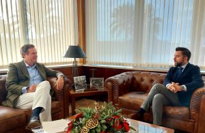 Javier Garat en la visita a zona franca para conocer proyectos de economía azul
