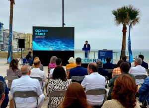 Delegado de la Zona Franca hablando en el evento de Oceani Cádiz