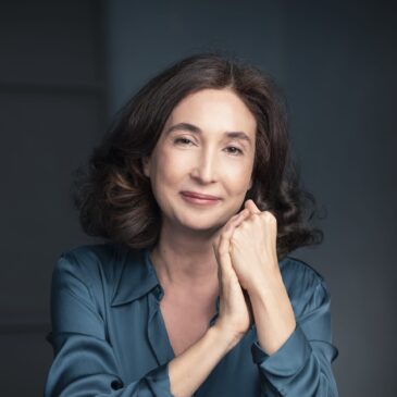 Elsa Punset, referente internacional en inteligencia emocional, completa el cartel de grandes ponentes del Blue Zone Forum-Navalia  Meeting 2025